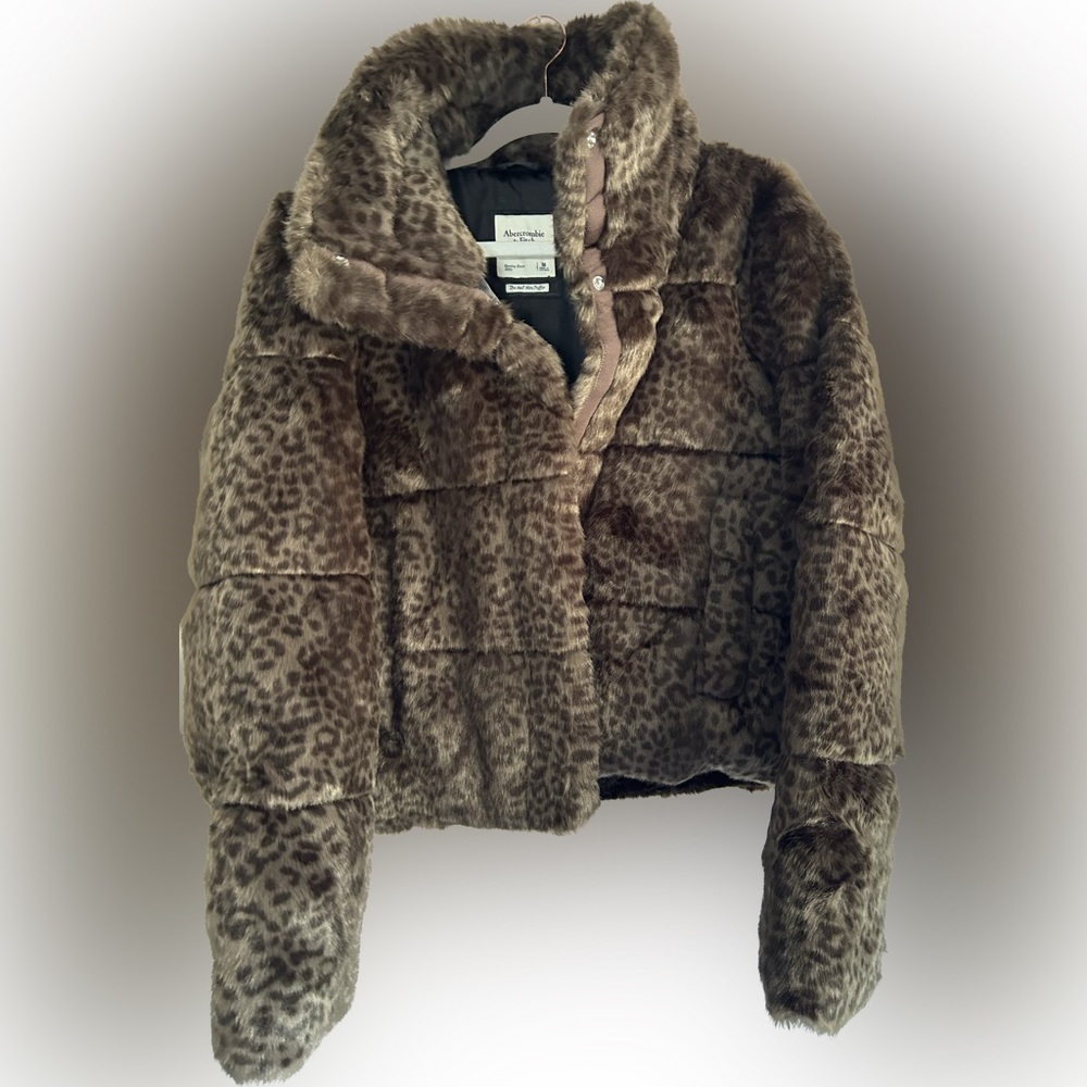 ✨NWOT✨ Abercrombie & Fitch “The A&F Mini Puffer” Faux Fur Coat Cheetah P…